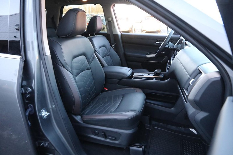 Nissan Pathfinder Vehicle Image 27