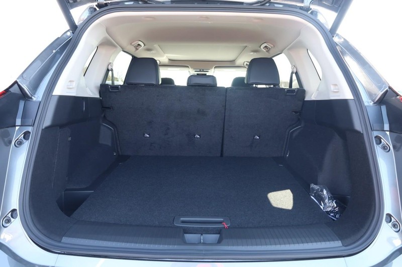 Nissan Rogue Vehicle Image 08