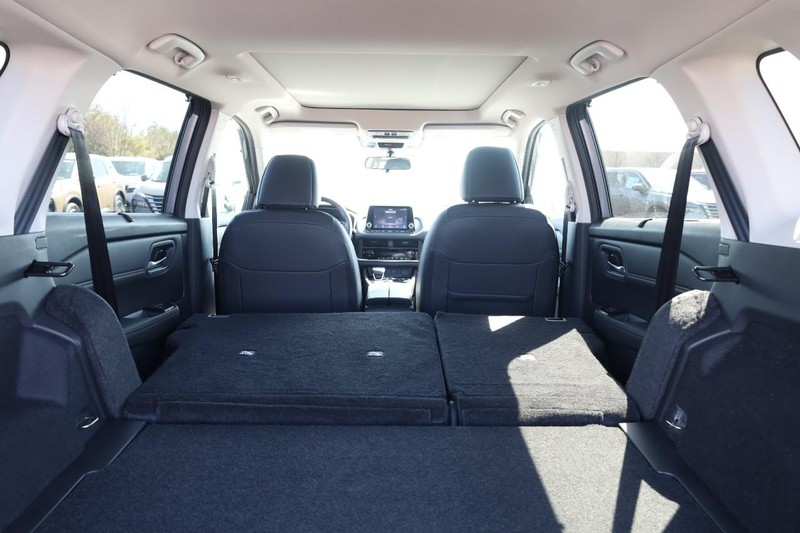 Nissan Rogue Vehicle Image 09