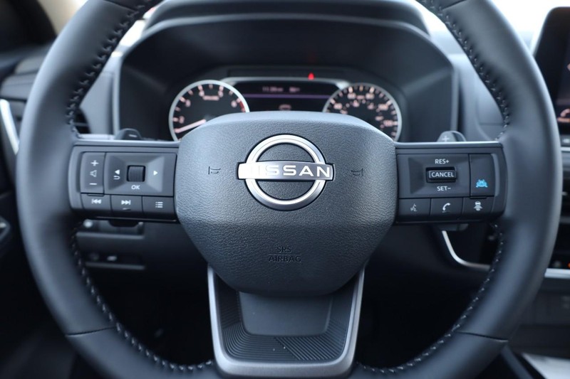 Nissan Rogue Vehicle Image 10