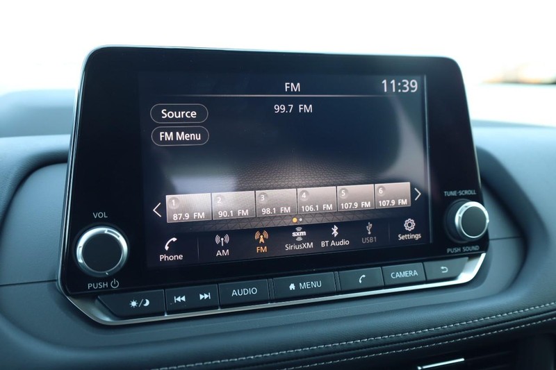 Nissan Rogue Vehicle Image 13