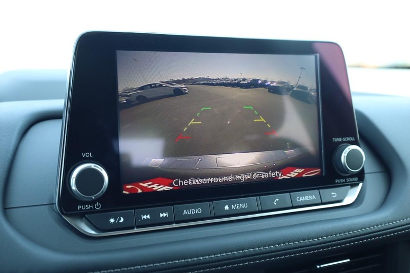 Nissan Rogue Vehicle Image 14