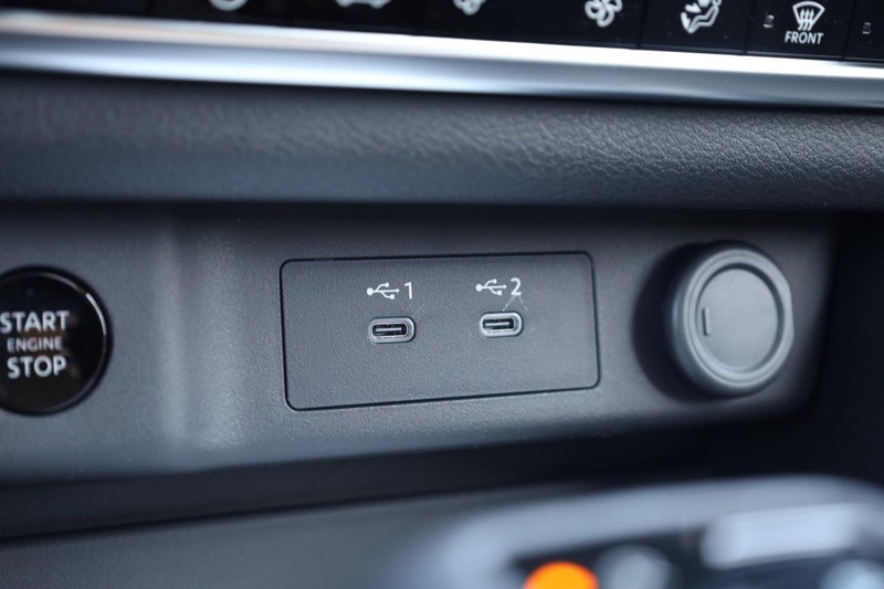 Nissan Rogue Vehicle Image 16