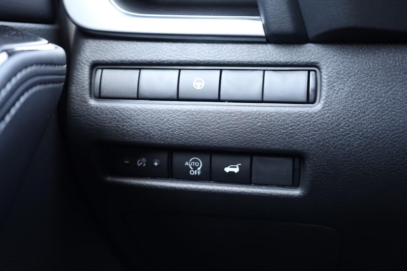 Nissan Rogue Vehicle Image 18