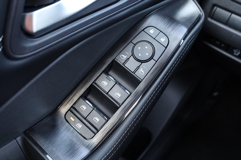 Nissan Rogue Vehicle Image 19