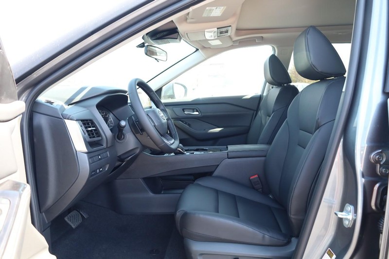 Nissan Rogue Vehicle Image 21