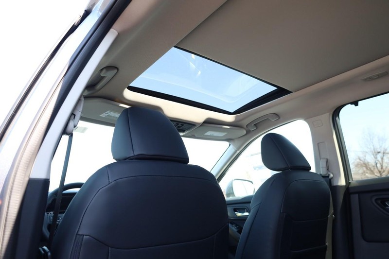 Nissan Rogue Vehicle Image 24