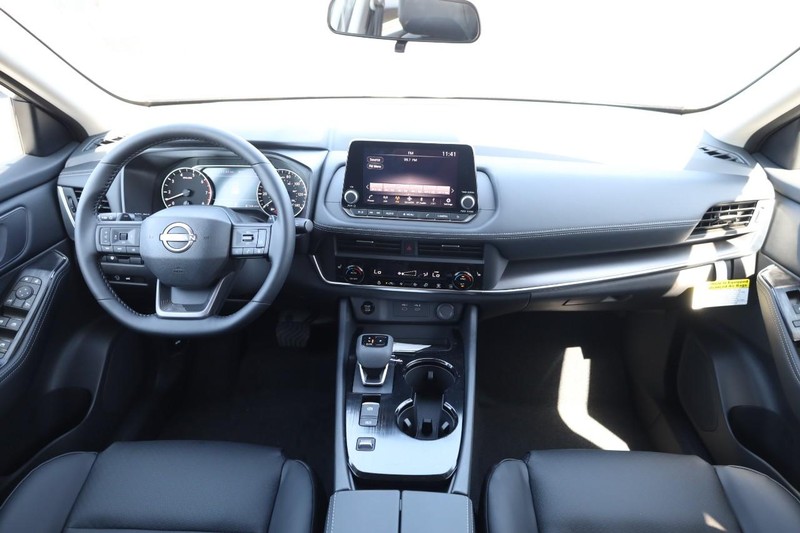 Nissan Rogue Vehicle Image 25