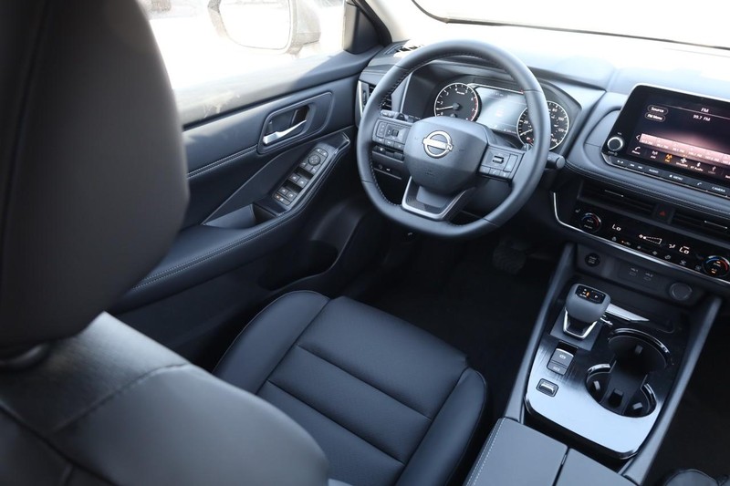 Nissan Rogue Vehicle Image 26