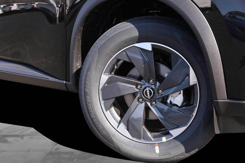 Nissan Rogue Vehicle Image 03