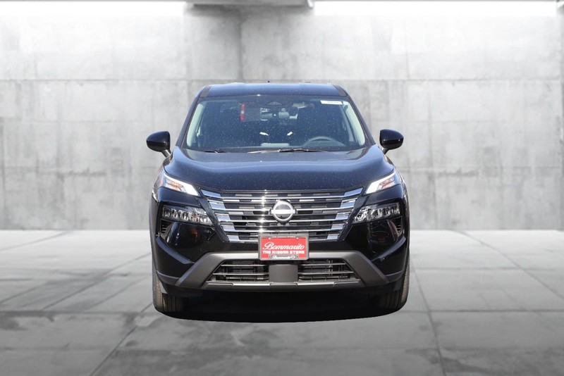 Nissan Rogue Vehicle Image 04