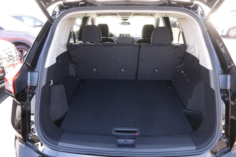 Nissan Rogue Vehicle Image 07