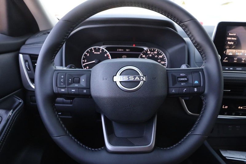 Nissan Rogue Vehicle Image 11