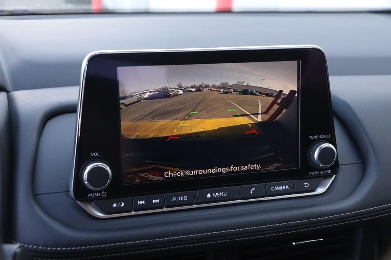 Nissan Rogue Vehicle Image 17