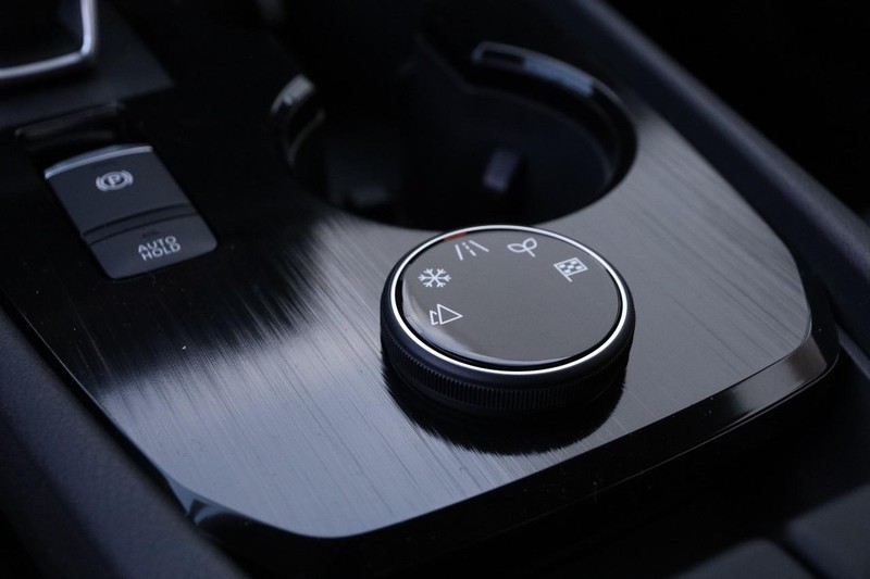 Nissan Rogue Vehicle Image 19