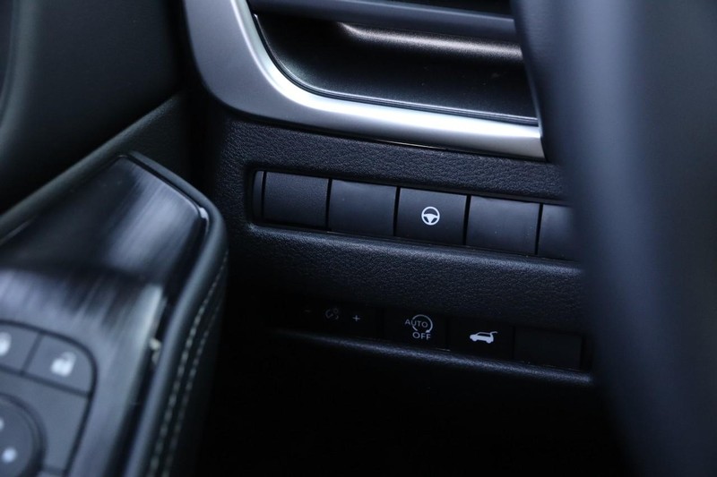 Nissan Rogue Vehicle Image 20