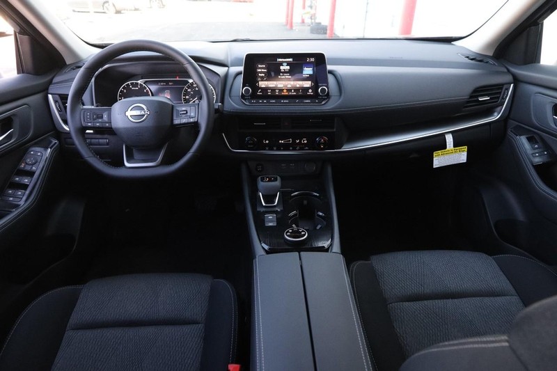 Nissan Rogue Vehicle Image 21