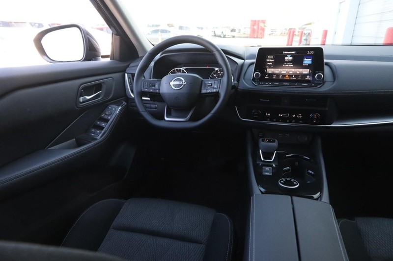 Nissan Rogue Vehicle Image 22