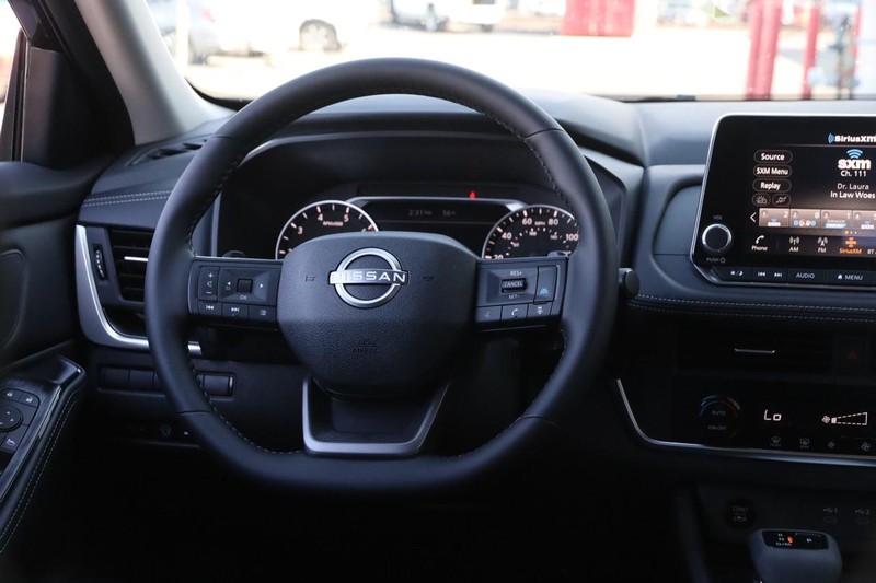 Nissan Rogue Vehicle Image 23
