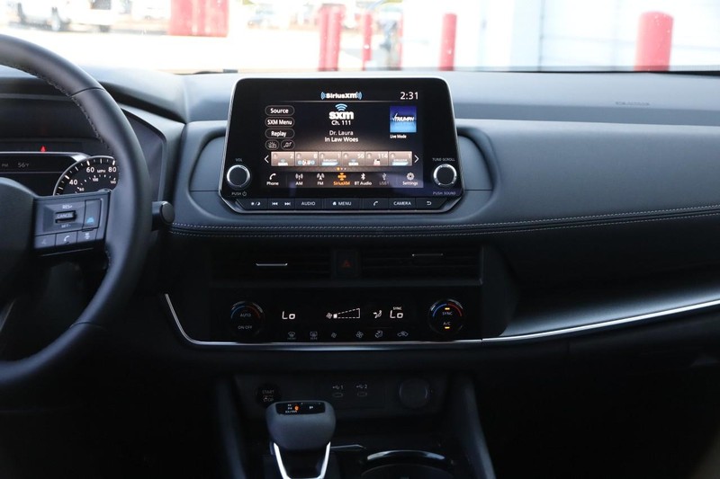 Nissan Rogue Vehicle Image 24