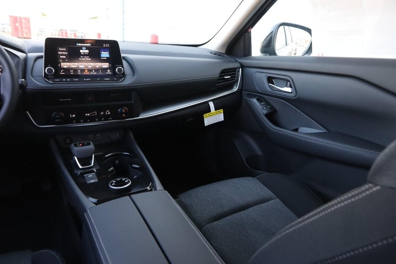 Nissan Rogue Vehicle Image 25