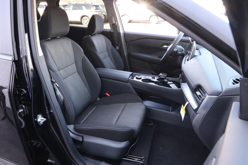 Nissan Rogue Vehicle Image 26