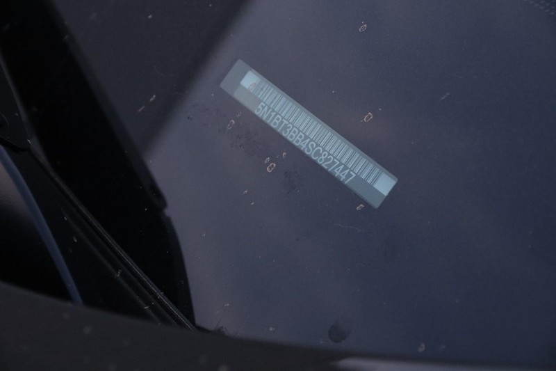 Nissan Rogue Vehicle Image 29