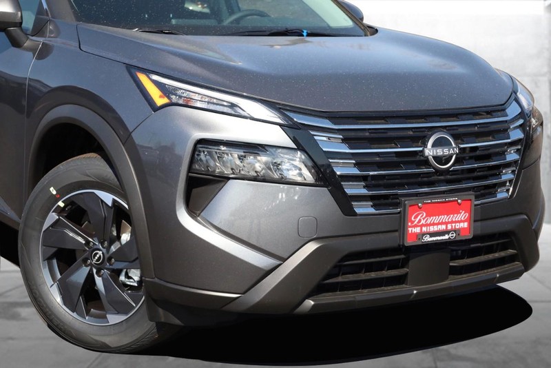 Nissan Rogue Vehicle Image 03