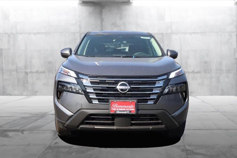 Nissan Rogue Vehicle Image 05