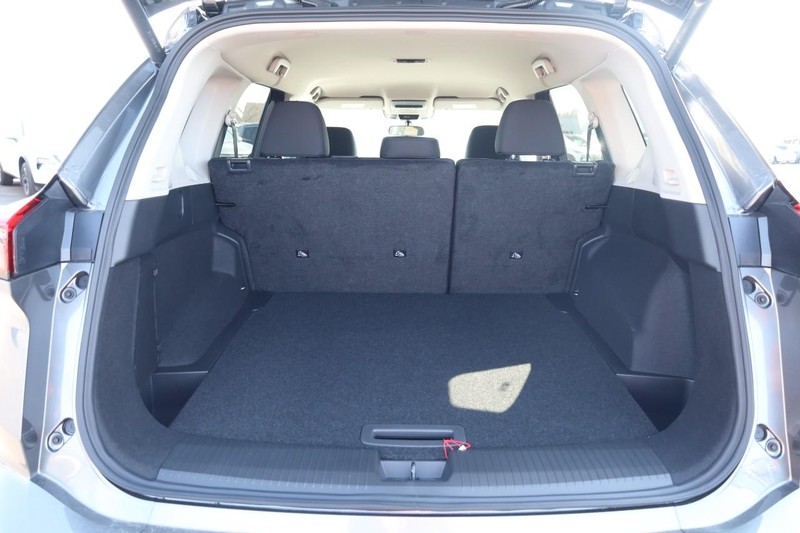 Nissan Rogue Vehicle Image 08