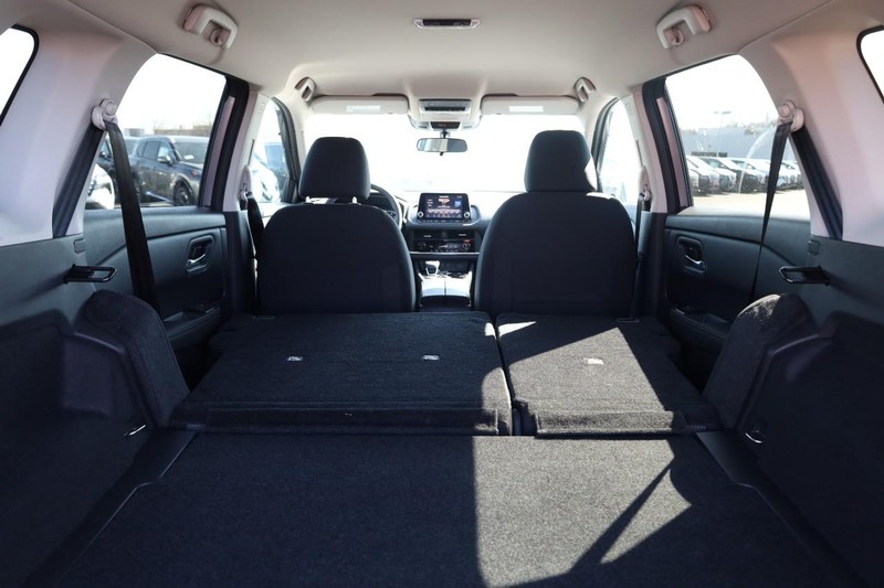 Nissan Rogue Vehicle Image 09