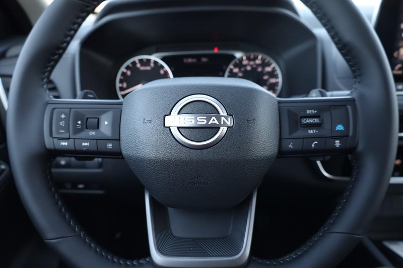Nissan Rogue Vehicle Image 10