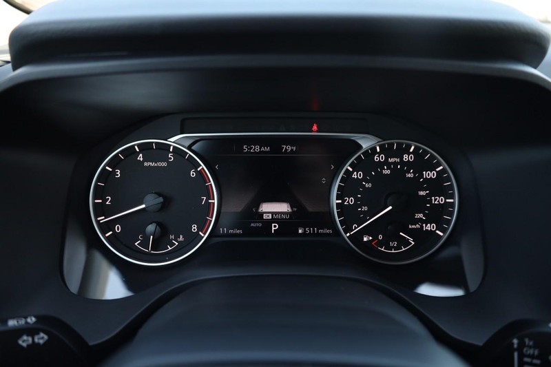 Nissan Rogue Vehicle Image 11