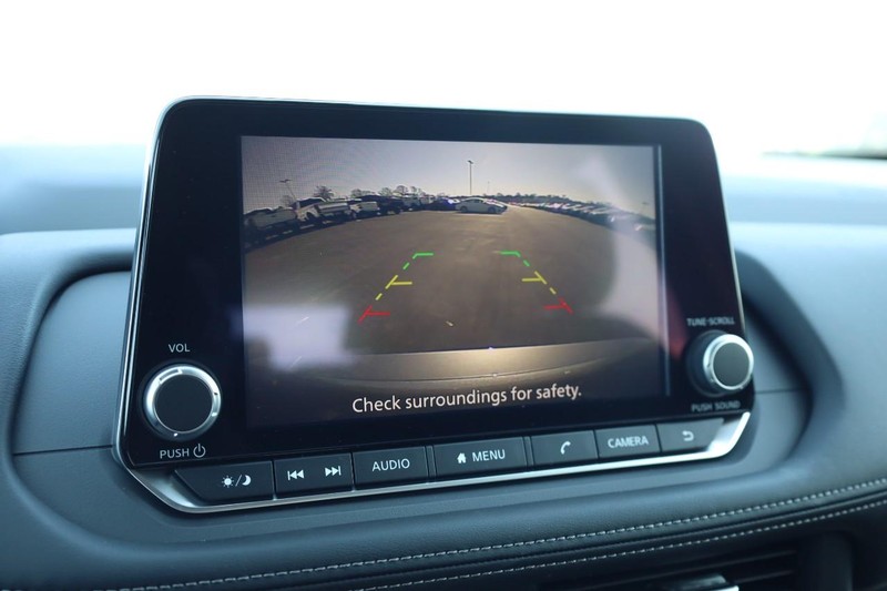 Nissan Rogue Vehicle Image 14
