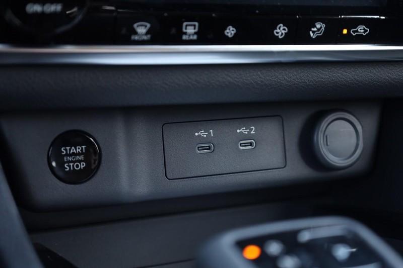 Nissan Rogue Vehicle Image 16