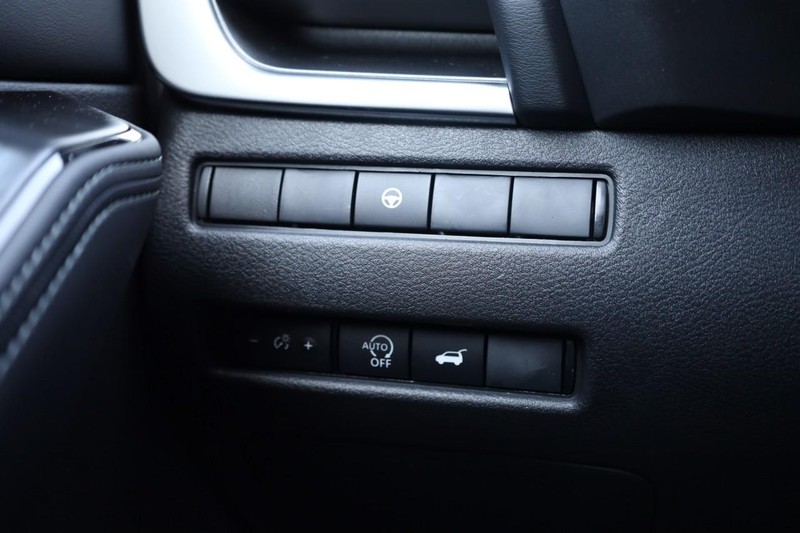 Nissan Rogue Vehicle Image 18