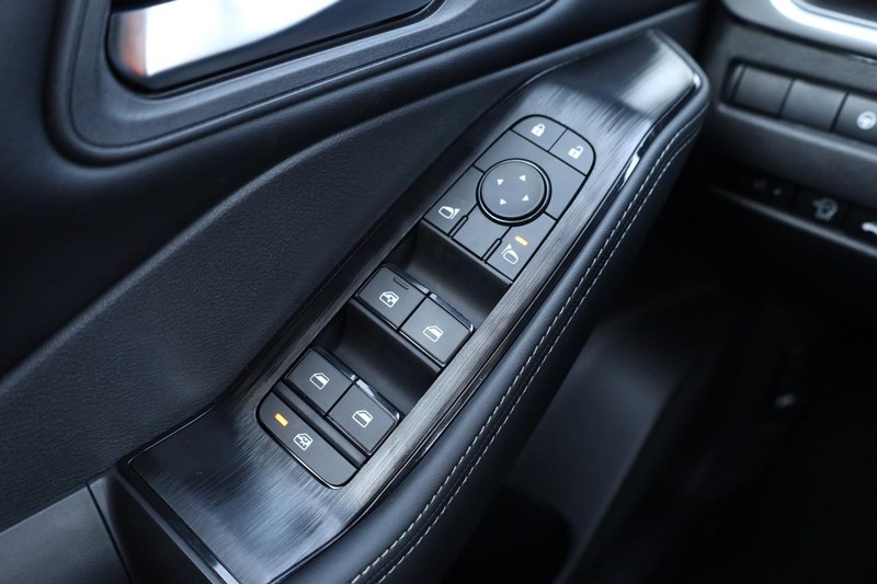 Nissan Rogue Vehicle Image 19
