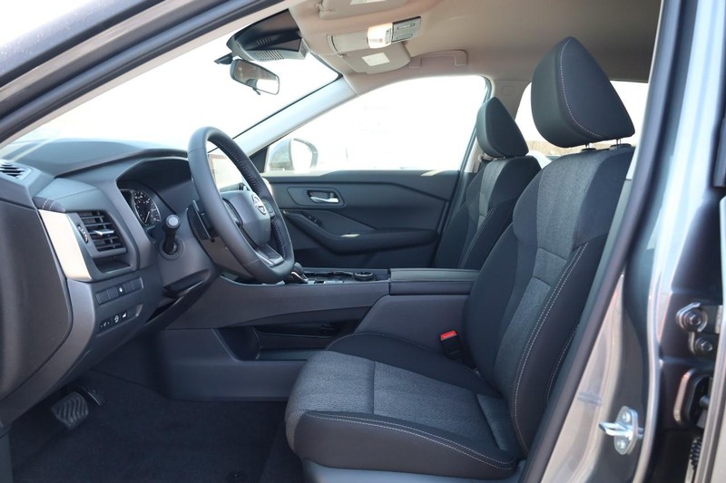 Nissan Rogue Vehicle Image 21