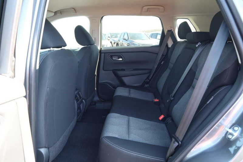 Nissan Rogue Vehicle Image 22