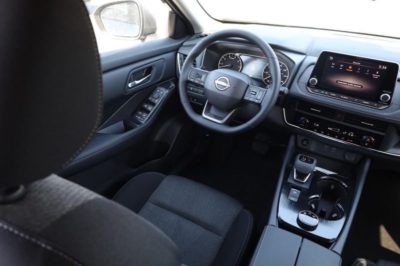 Nissan Rogue Vehicle Image 25