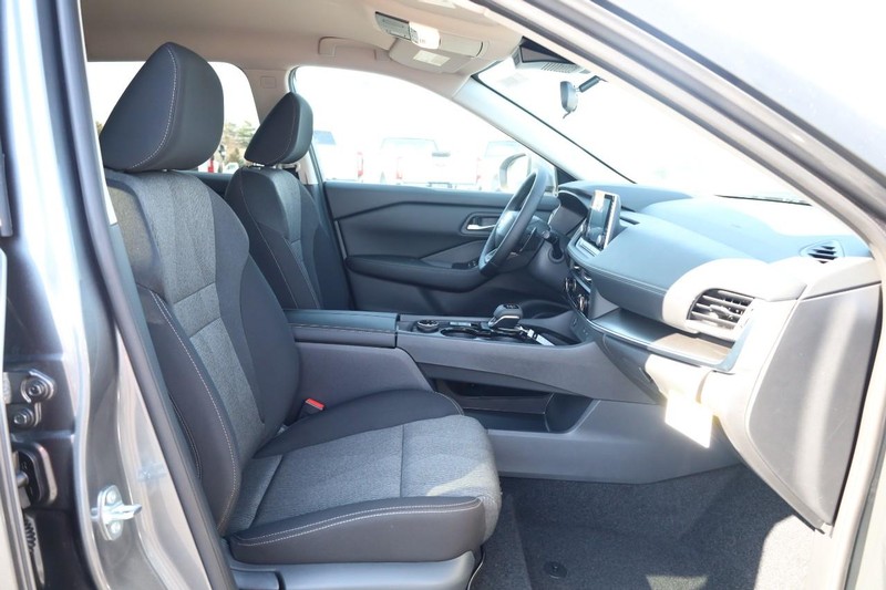 Nissan Rogue Vehicle Image 26