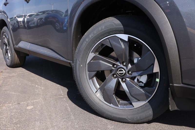 Nissan Rogue Vehicle Image 07