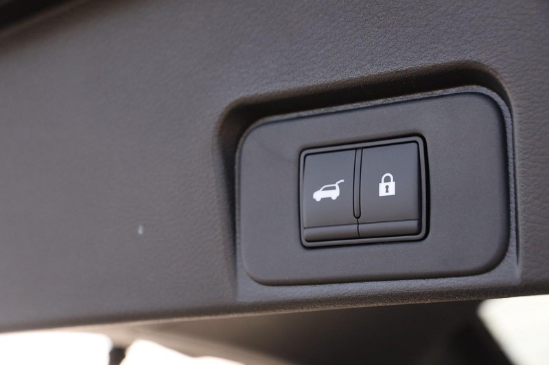 Nissan Rogue Vehicle Image 09
