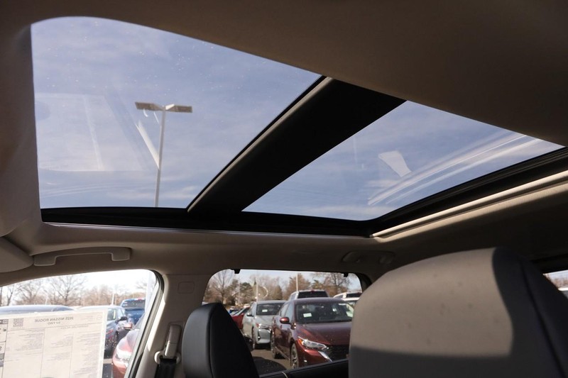 Nissan Rogue Vehicle Image 10