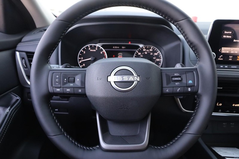 Nissan Rogue Vehicle Image 13