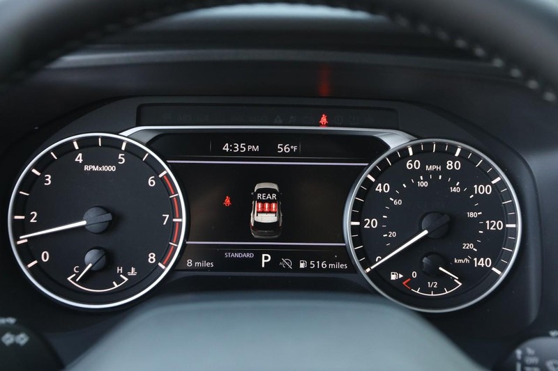 Nissan Rogue Vehicle Image 16