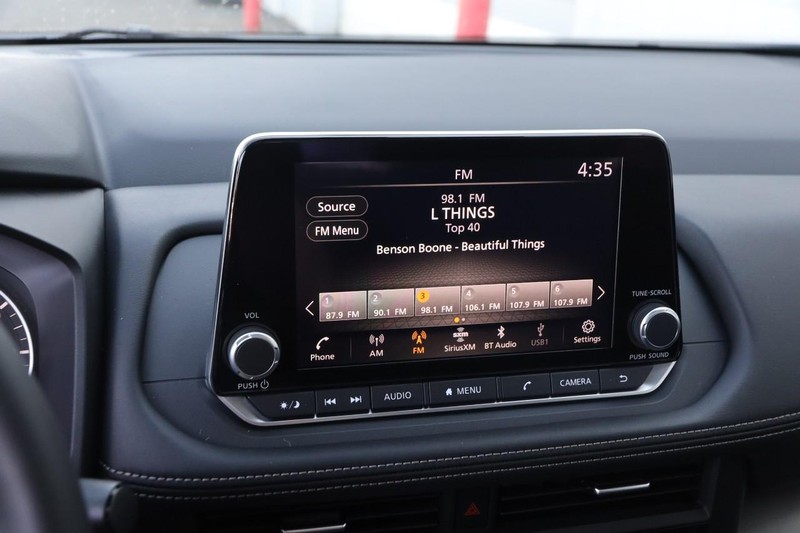 Nissan Rogue Vehicle Image 17