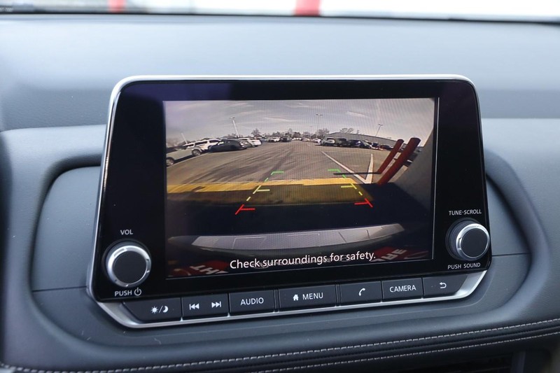 Nissan Rogue Vehicle Image 18