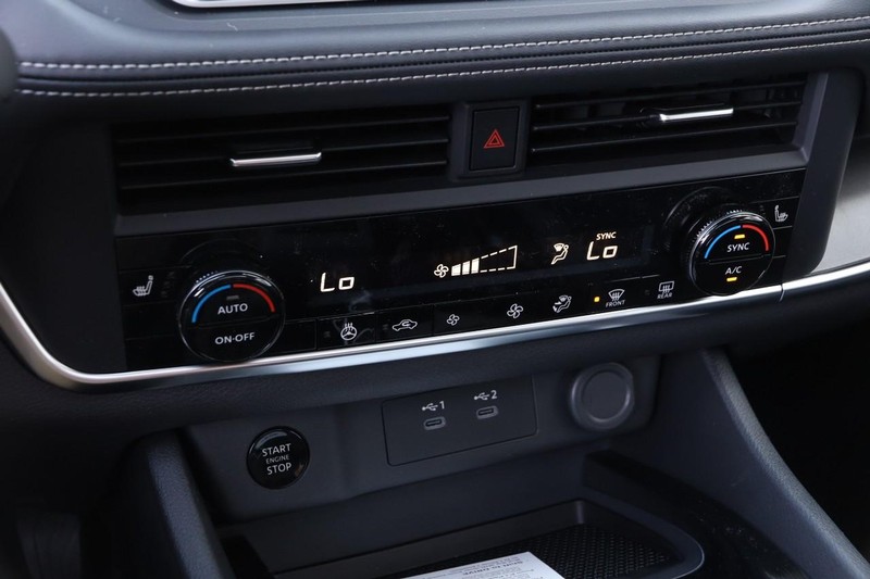 Nissan Rogue Vehicle Image 19