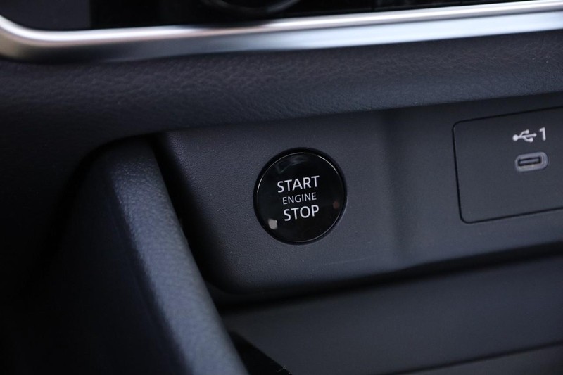 Nissan Rogue Vehicle Image 20